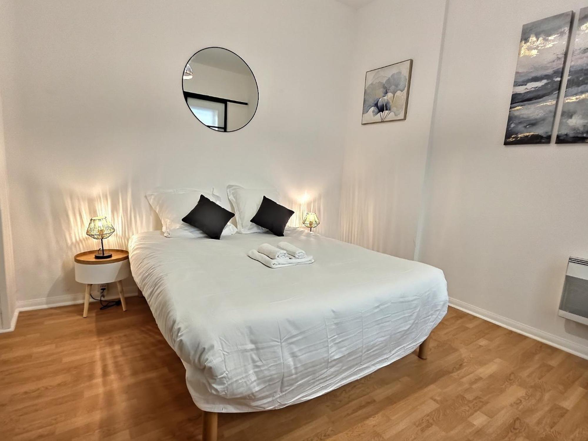 Superbe, T2 Spacieux 50m², Hypercentre, Neuf, Rdc Apartment
