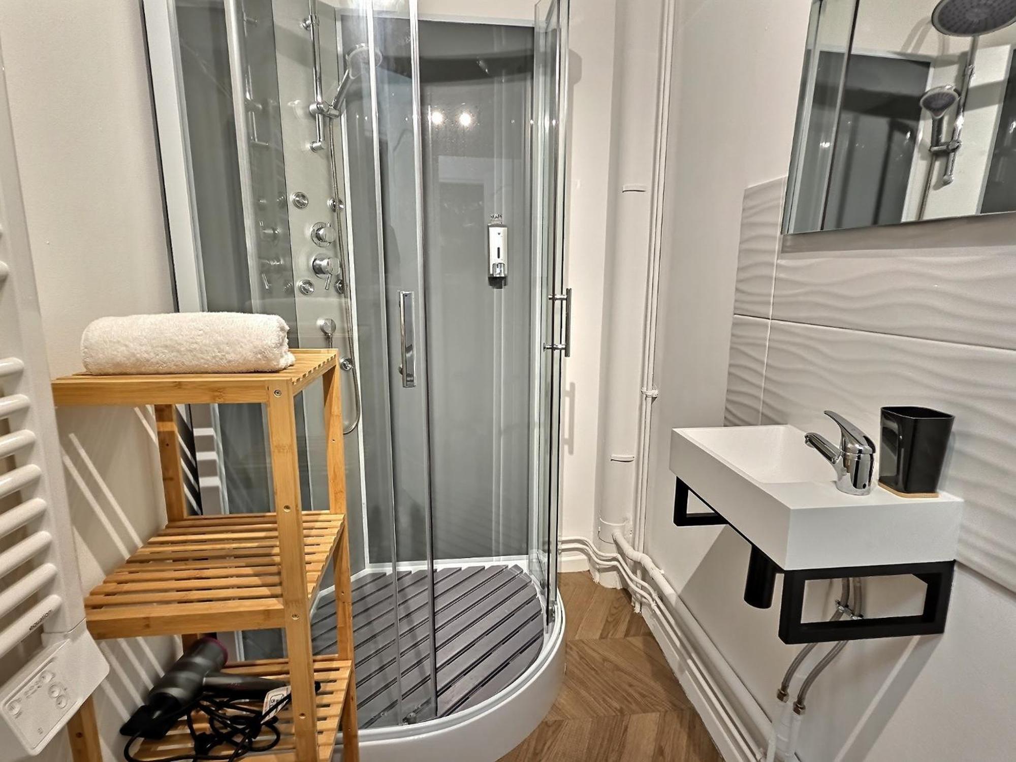 Superbe, T2 Spacieux 50m², Hypercentre, Neuf, Rdc Laon